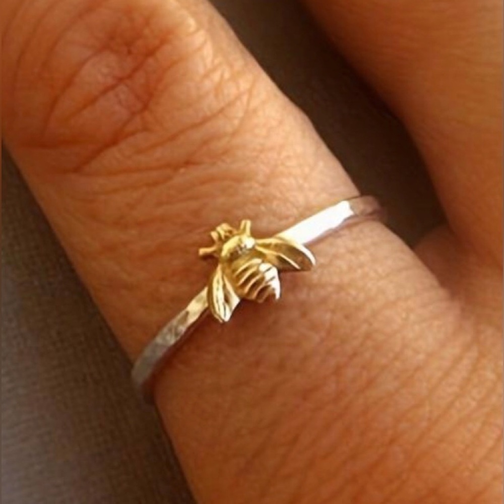 Silver and gold bee ring 🐝